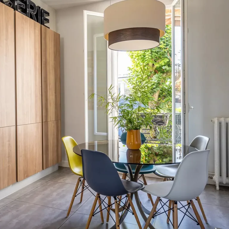 Entrée, cuisine & salle de bain dans une meulière à Montmorency