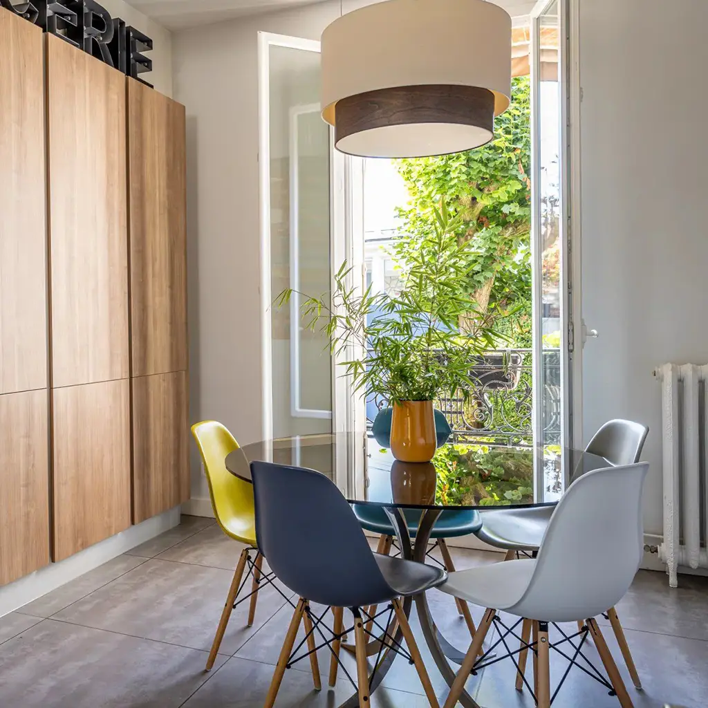 Entrée, cuisine & salle de bain dans une meulière à Montmorency
