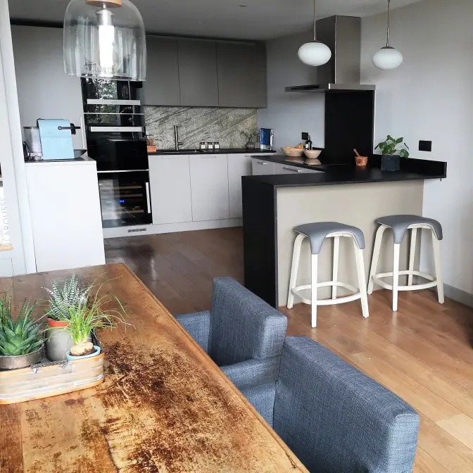 Cuisines dans une maison divisée en 2 logements à Montmorency