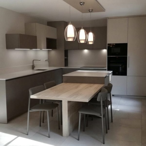 Cuisine avec îlot à Montmorency